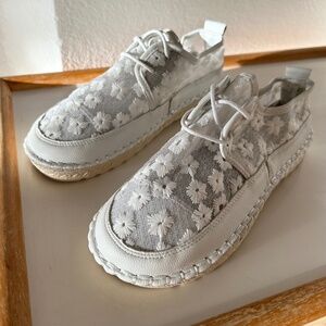 Harper & Lane White Floral Lace Lace Up Shoes *Size 38